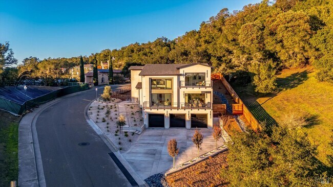 Building Photo - 1580 Clear Ridge Dr