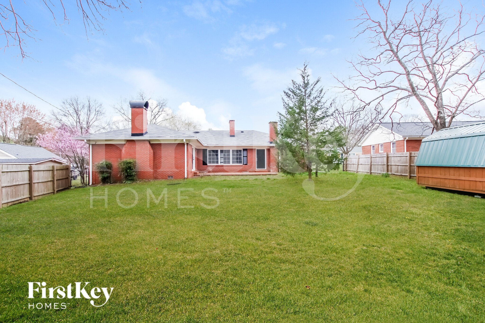 Building Photo - 240 Palaside Dr NE