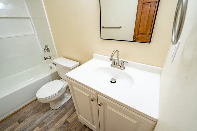 Building Photo - 5 Edgehill Cove