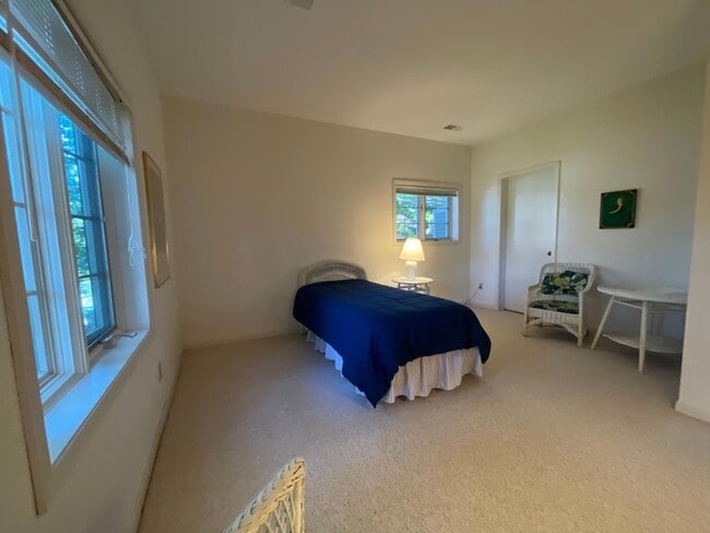 Building Photo - 44 Peninsula Rd