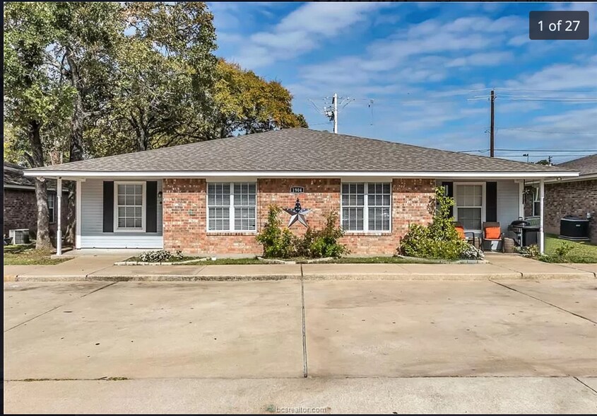 Building Photo - 1904 Sbisa Way