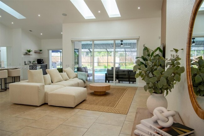 Building Photo - 1010 Joyce Ct