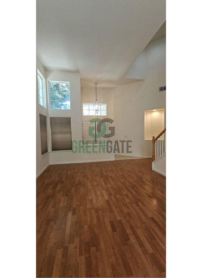 Building Photo - Beautiful 4 Bedroom, 3 Bathroom Home in Tr...