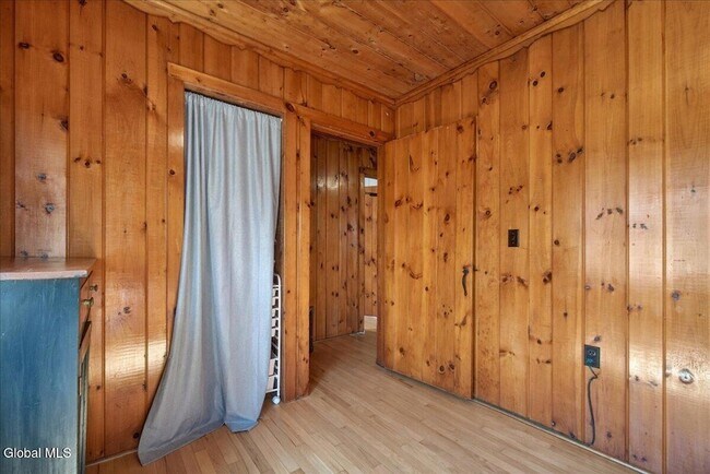 Building Photo - 15 Chase Ln