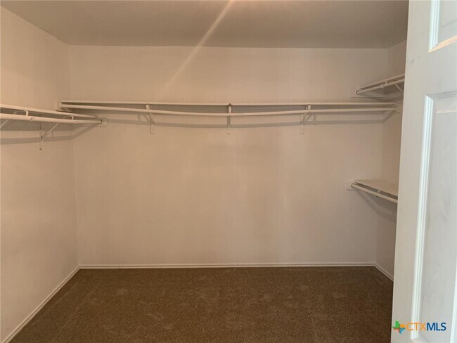 Building Photo - 5506 Bridgewood Dr