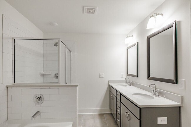 Building Photo - Townhome Available Now in the Towns of Aub...