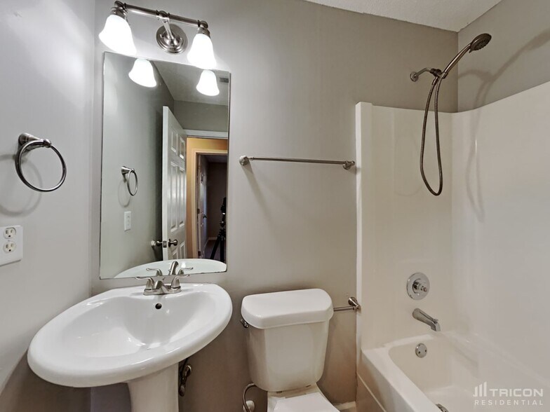 Building Photo - 374 Chesapeake Way