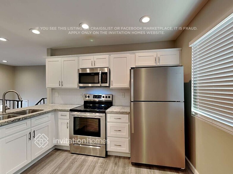 Building Photo - 12807 N 38th Ave