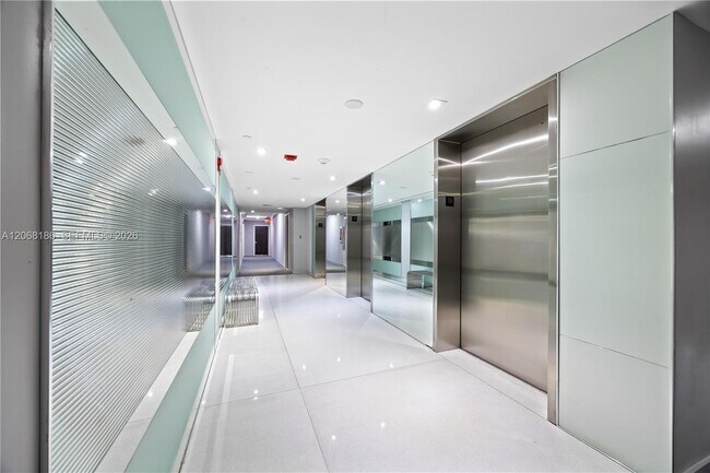 Building Photo - 20335 W Country Club Dr