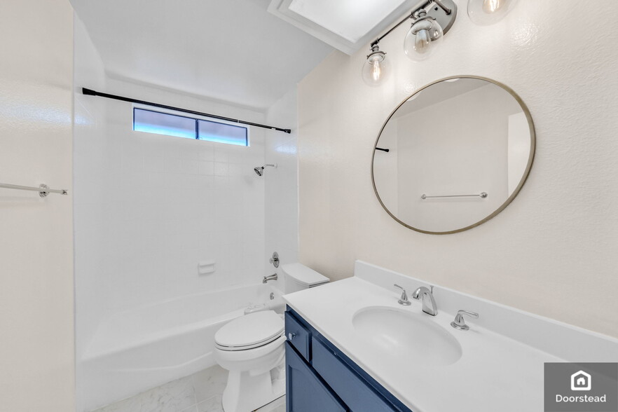 Building Photo - 7239 Balboa Blvd