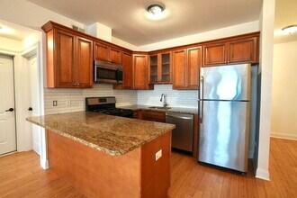 Building Photo - 5 Monitor St