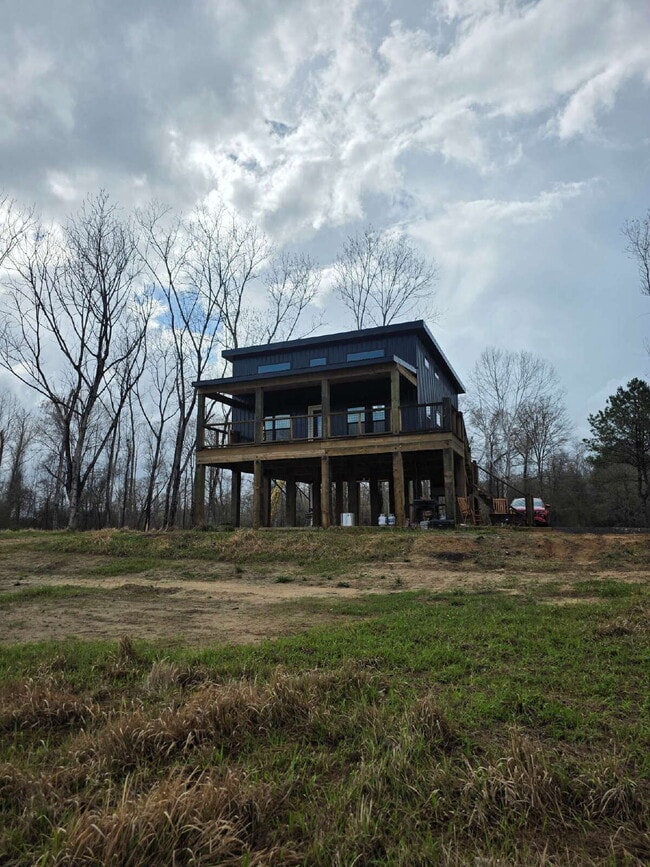 Building Photo - Beautiful peaceful 2/1 for rent! Fully furnished