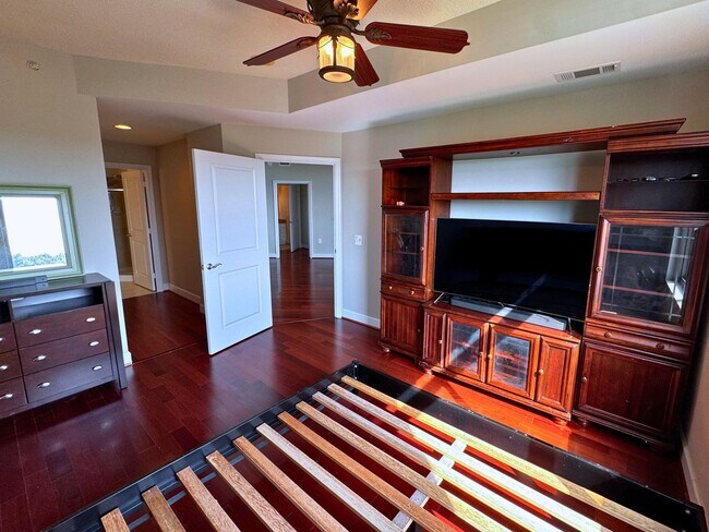Building Photo - Luxury Fully Furnished 2BR/2BA Corner Cond...