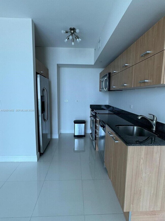 Building Photo - 350 S Miami Ave