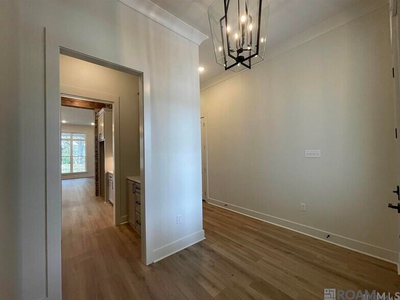 Building Photo - 1119 Camellia Wy