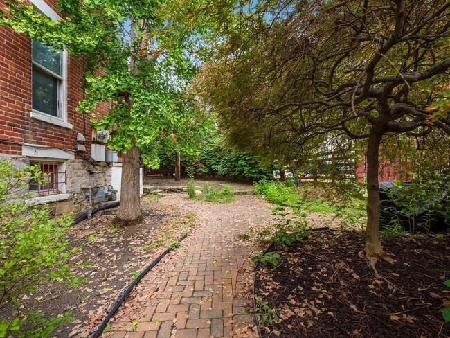 Building Photo - 1230 Indianola Ave