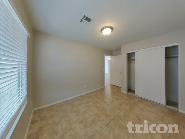 Building Photo - 4873 E Rousay Dr