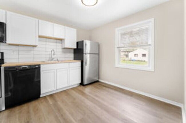 Building Photo - 32015 Ottawa St