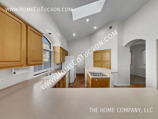 Building Photo - 6325 N Calle Del Halcon