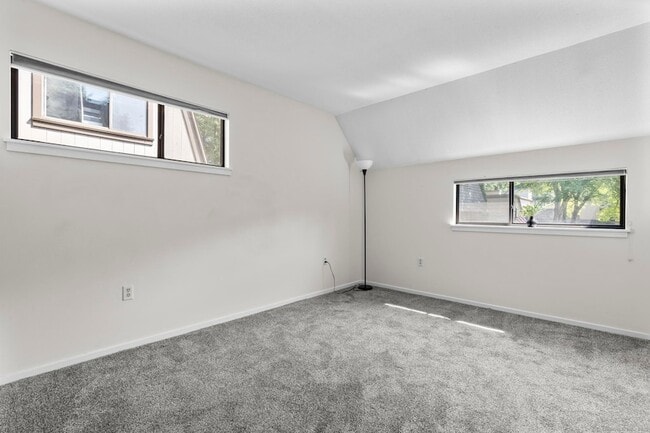 Building Photo - 43 Great Meadow Ln