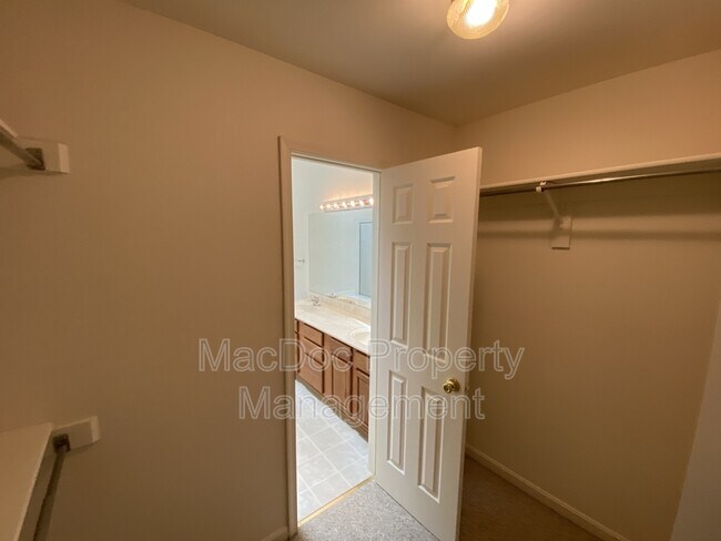 Building Photo - 106 Batley Ct