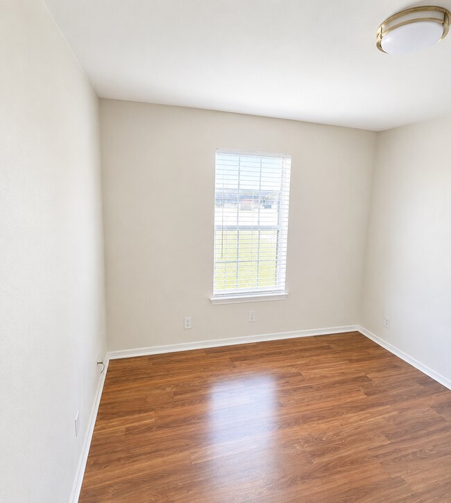 Building Photo - 3504 Westview Dr