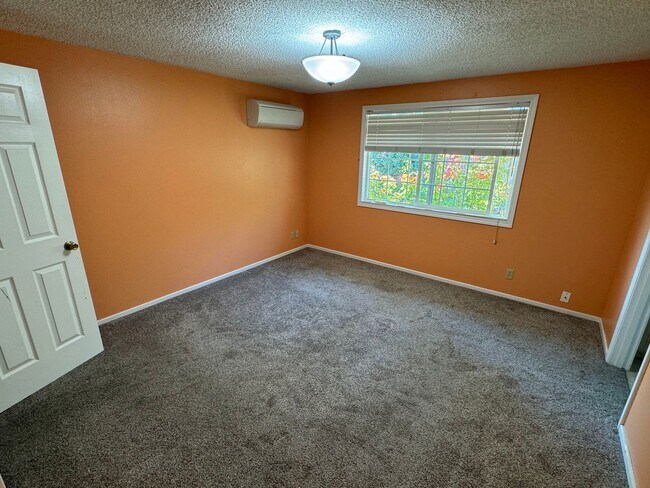 Building Photo - 3 Bedroom House off Harlow Rd.