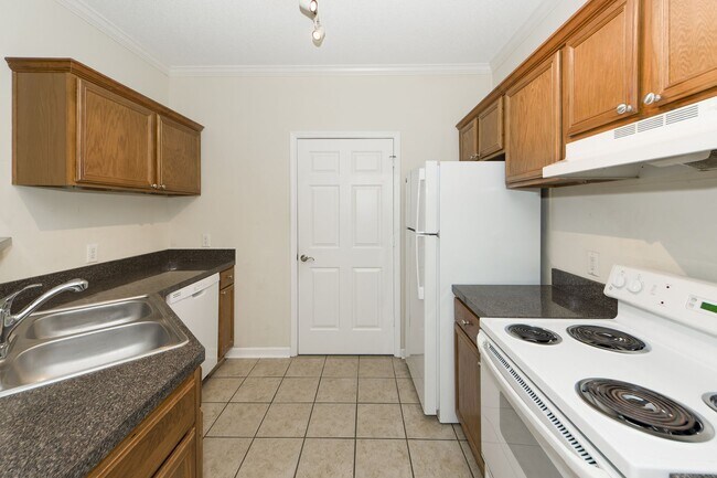 Building Photo - 2 Bedroom 1 Bath Condo in Concord West of the Ashely - West Ashley