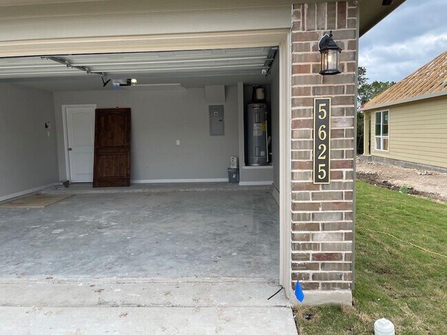 Building Photo - 5625 St Charles Dr