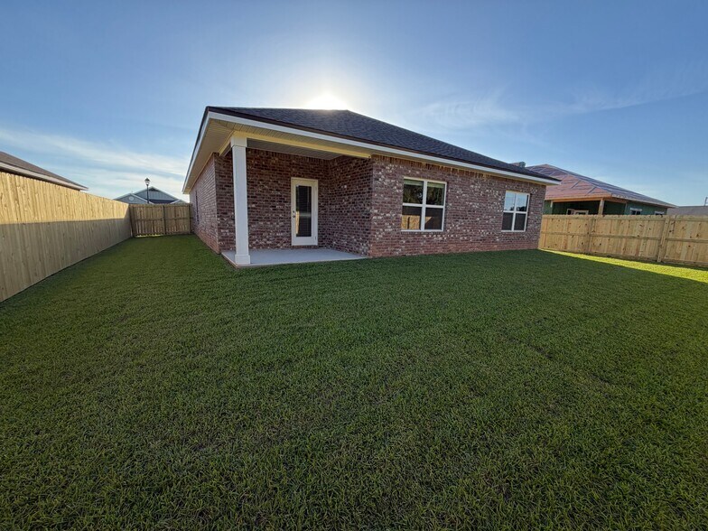 Building Photo - 14902 Dalton Cir