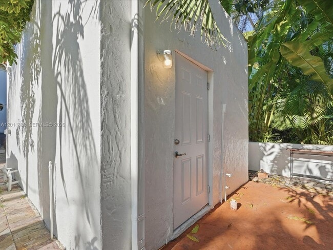 Building Photo - 1137 Asturia Ave