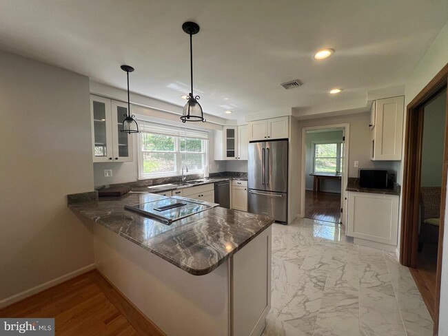 Building Photo - 5472 Merry Oaks Rd