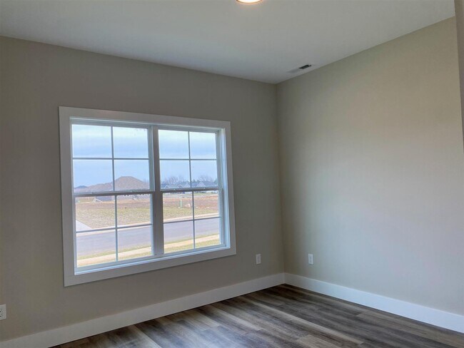 Building Photo - 476 Cedar Hollow Dr