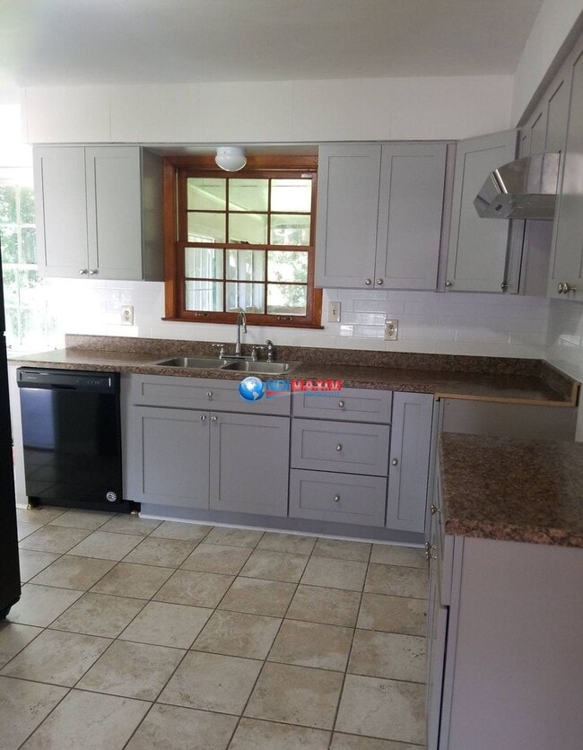 Building Photo - Nice 3-bedroom ranch in Stone Mountain