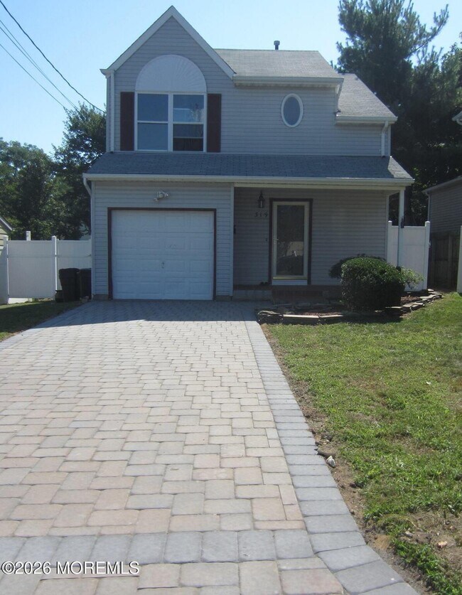 Building Photo - 319 Church St