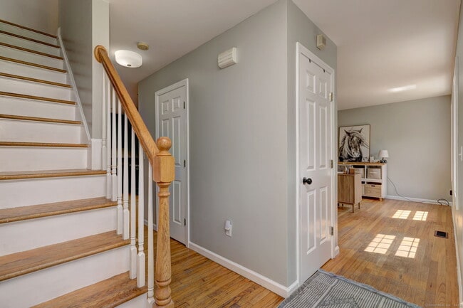 Building Photo - 28 Edgewood Ave