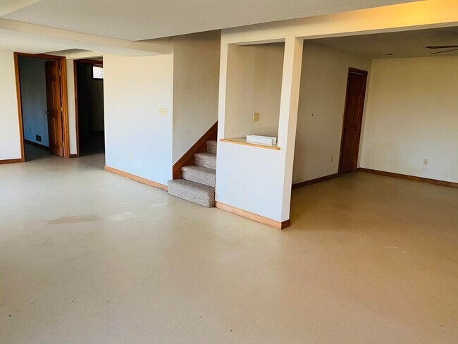 Building Photo - 41 E Hinton Rd