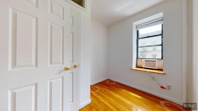 Building Photo - 3 bedroom in Manhattan NY 10003