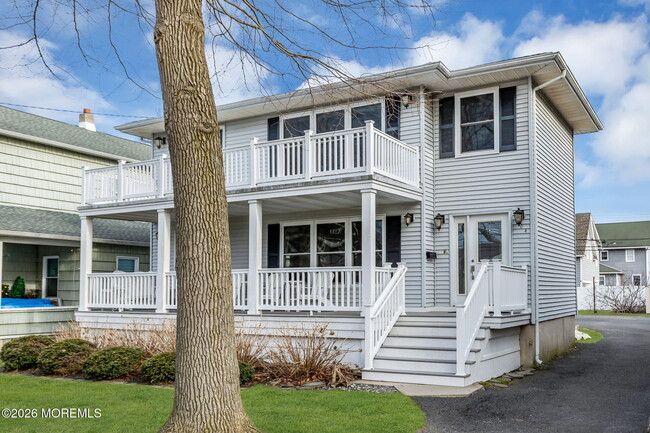 Building Photo - 404 9th Ave