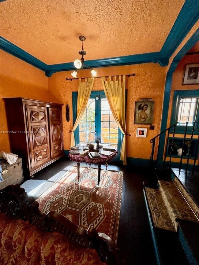 Building Photo - 168 NE 44th St