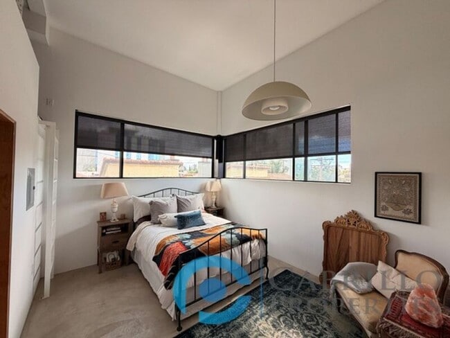 Building Photo - 3771 Centre St