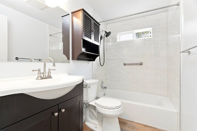 Building Photo - Beautiful Magnolia Home with Updated Kitchen, Spacious Yard & Flexible Living Space!- Available N...