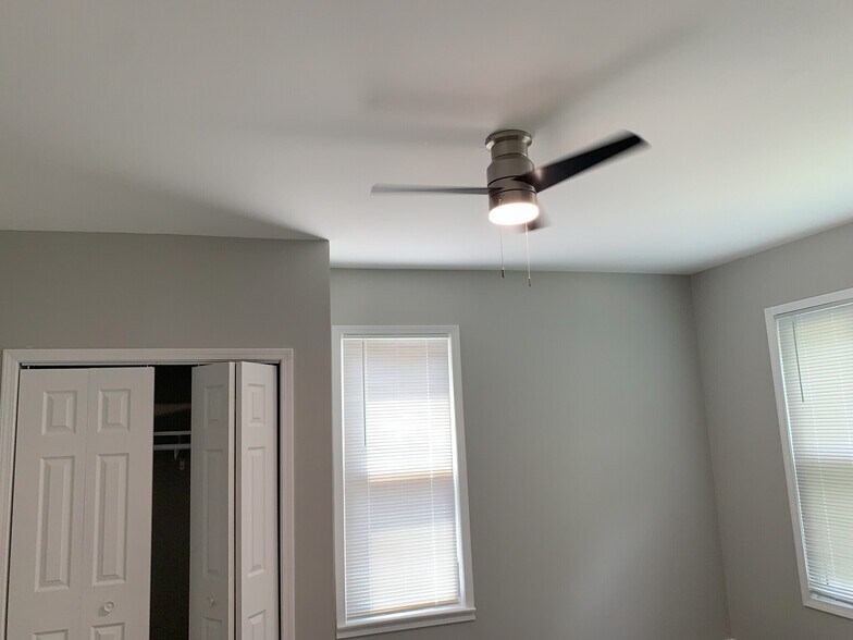 Building Photo - 709 W Illinois St