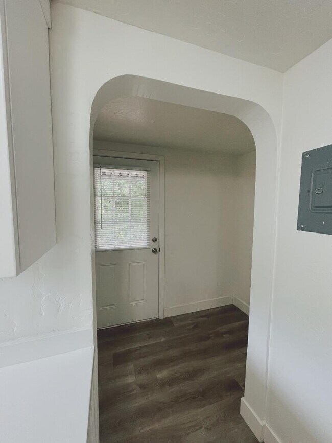 Building Photo - Available Now — 1 BR / 1 BA Creekside Duplex Unit in Millcreek — $1,200/mo