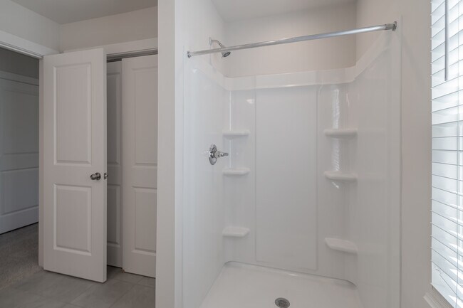 Building Photo - 223 Hoskins Ave Dr