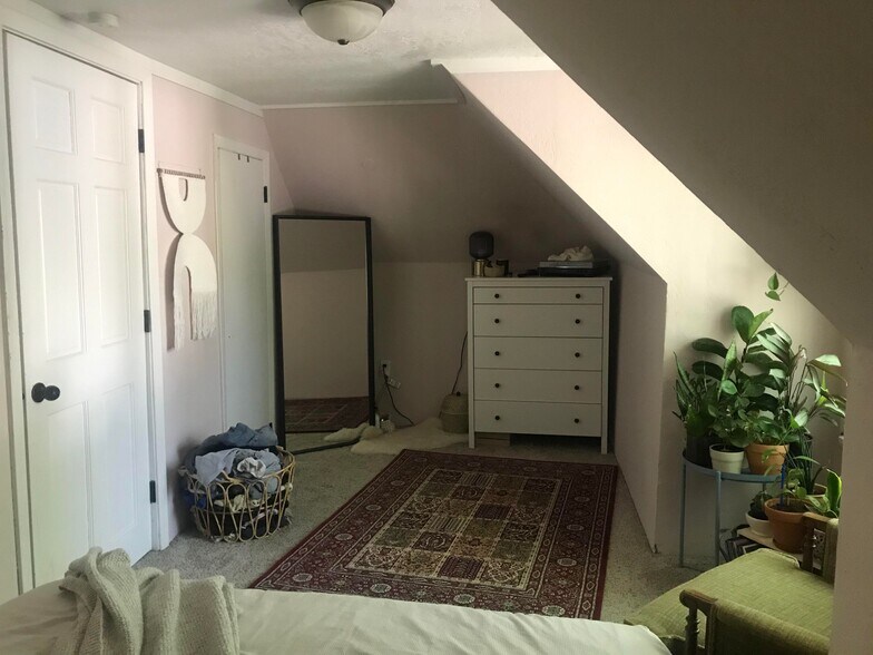Bedroom - 826 Clayland St