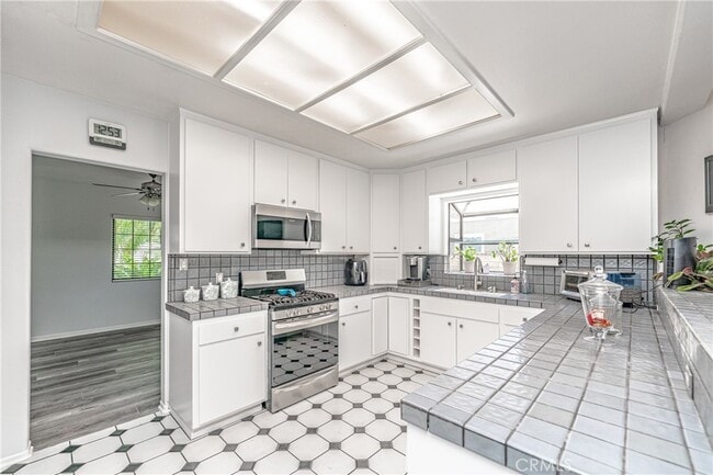 Building Photo - 3755 Marwick Ave