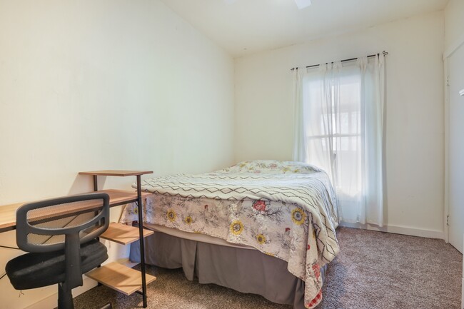 Building Photo - 1009 8th St