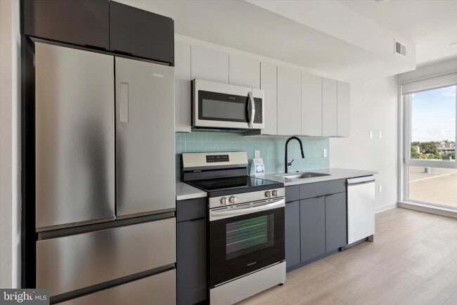 Building Photo - 1775 N American St