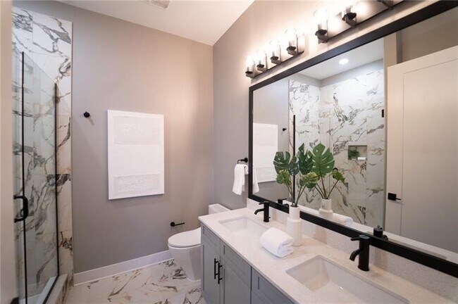 Building Photo - 1052 Fraser St